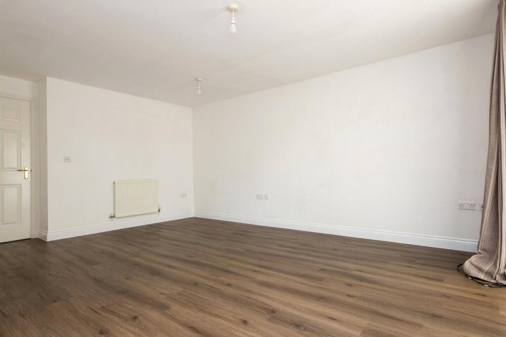 House in Bristol, Almondsbury - More