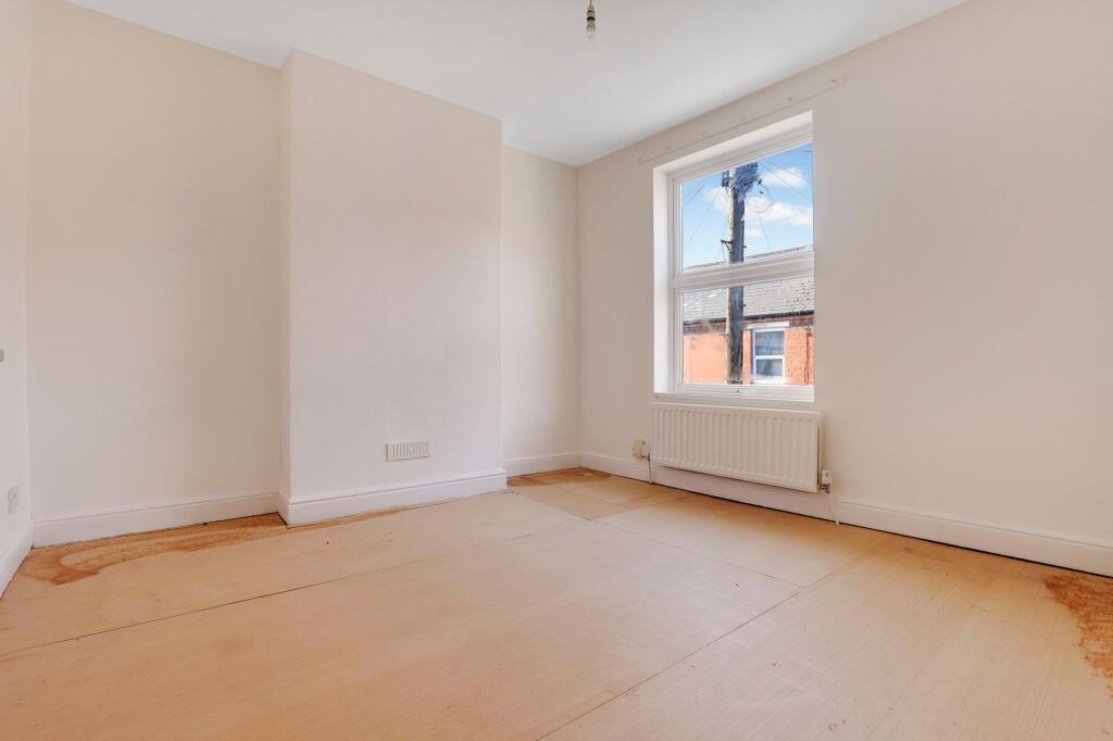 House in Nottingham, Nottinghamshire - More