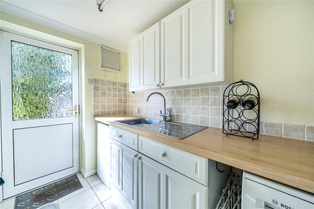 House in Hart, Winchfield Hurst, Winchfield - More