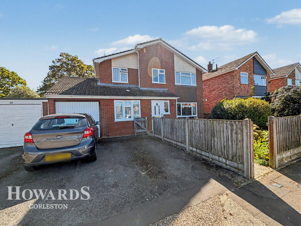 5-bed detached on Paddock Close, Belton, £375,000
