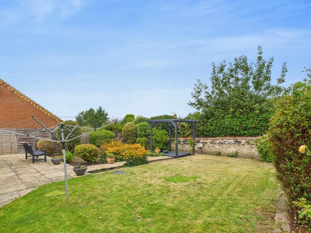 74 London Road photo 4