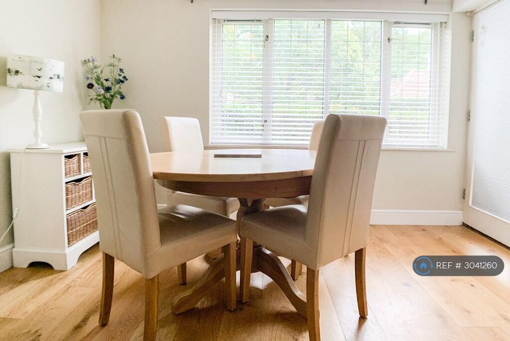 Apartment in Slough - View 4