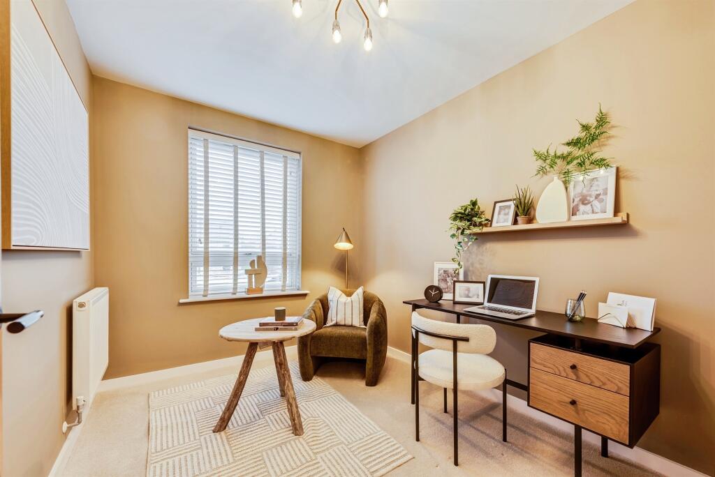 House in Swindon, Highworth - More