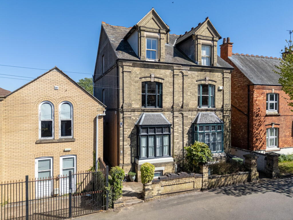 Main image of property: Castle Street, Wellingborough, NN8 1LW