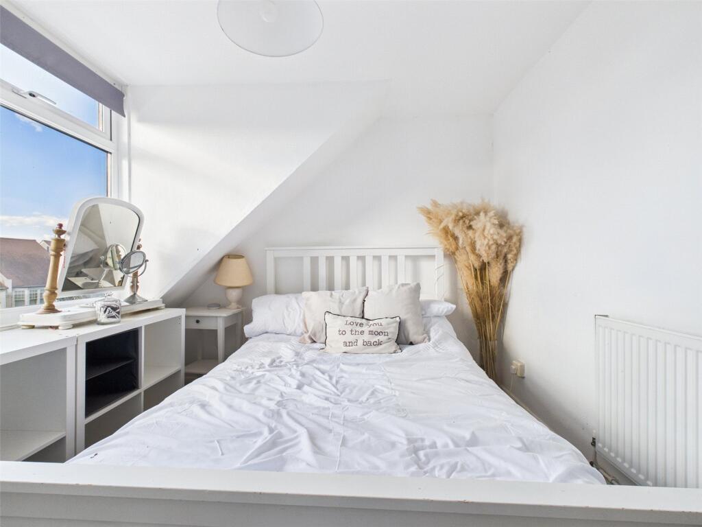 Apartment in Hove, Aldrington - View 4
