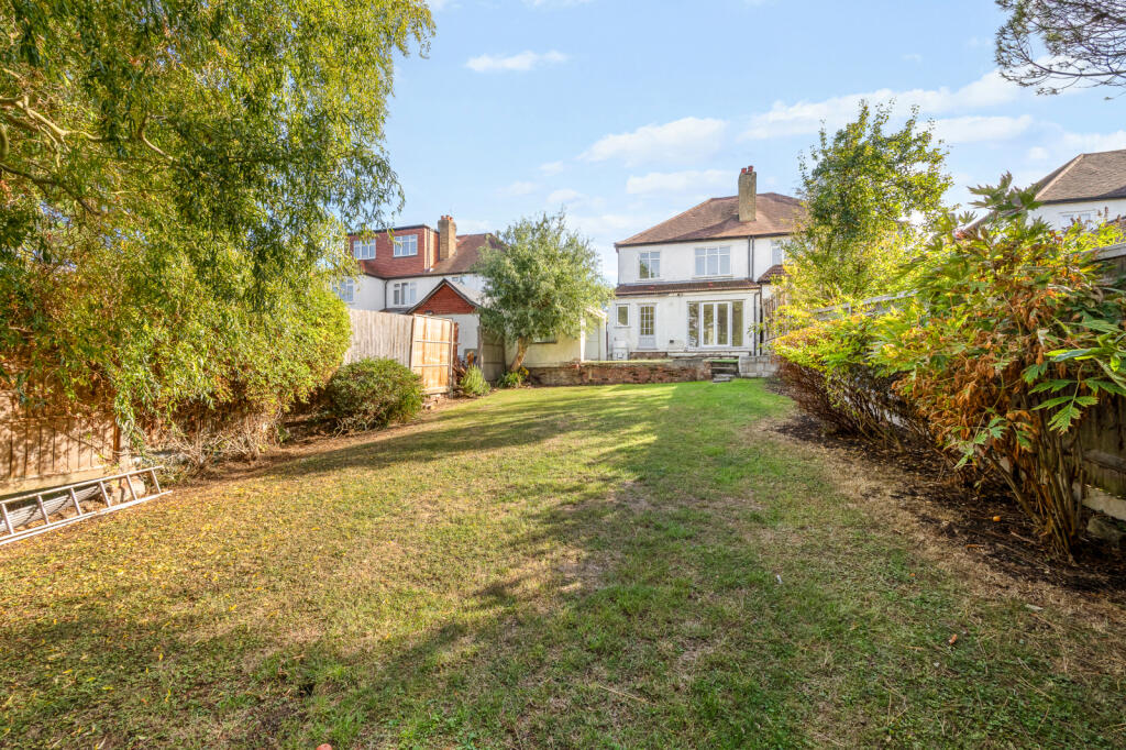 House in Sutton - View 3