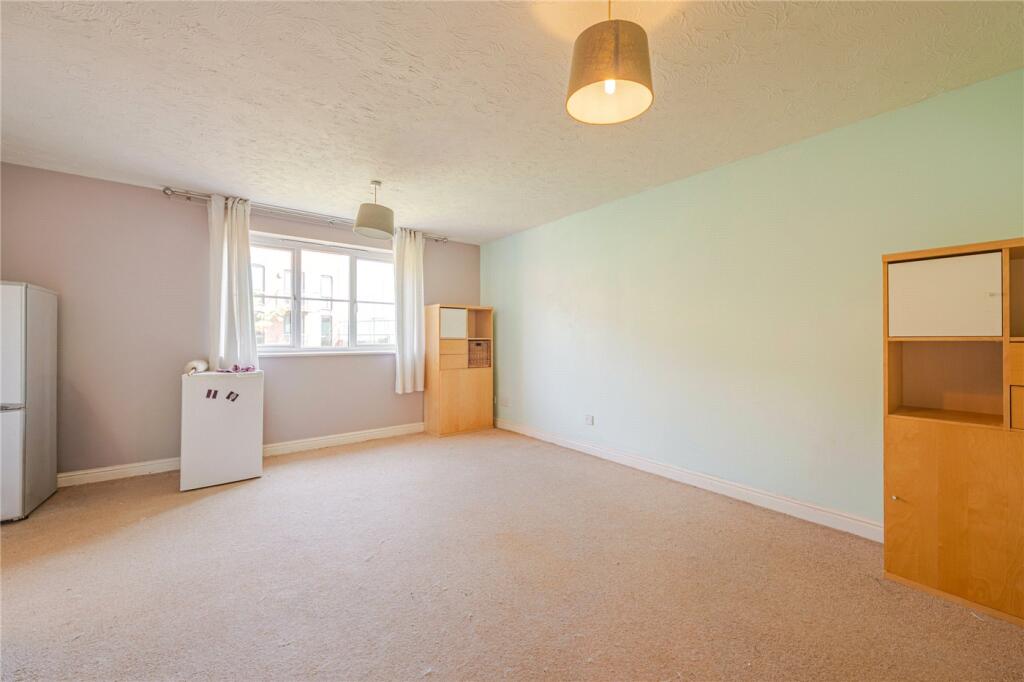 Apartment in Coventry - More