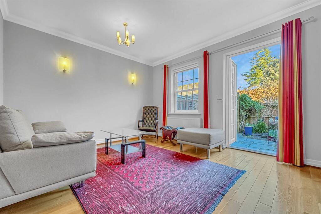 4 bedroom End Terrace Town House in Chichester - View 2
