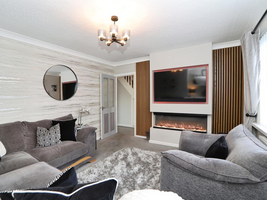 House in Caerphilly, Trecenydd, Penyrheol Trecenydd & Energlyn - More