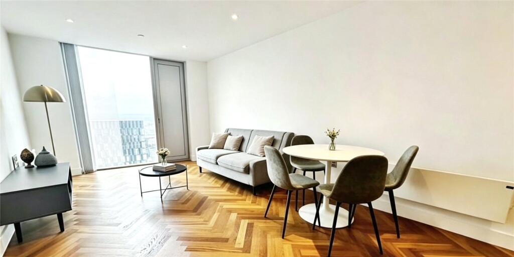 Apartment in Manchester, City Centre - View 4