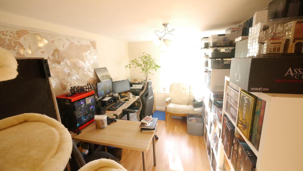 Apartment in Watford - View 5