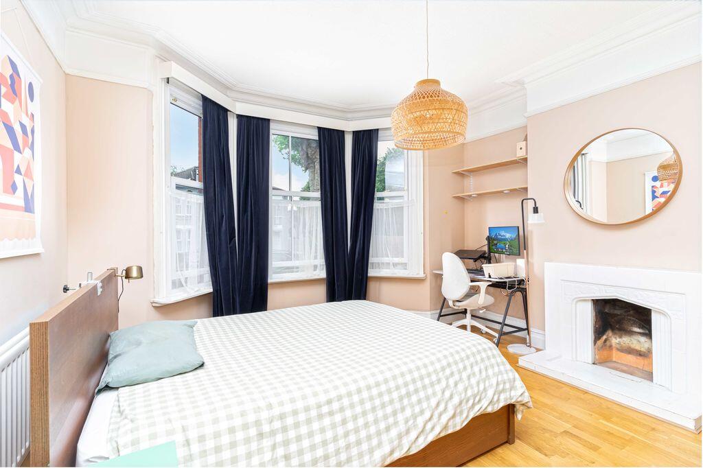 Apartment in London - View 5