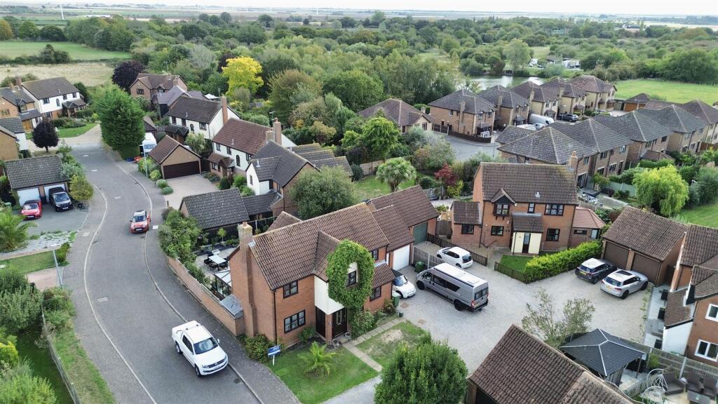 5-bed detached on Vicarage Meadow, Southminster, £550,000