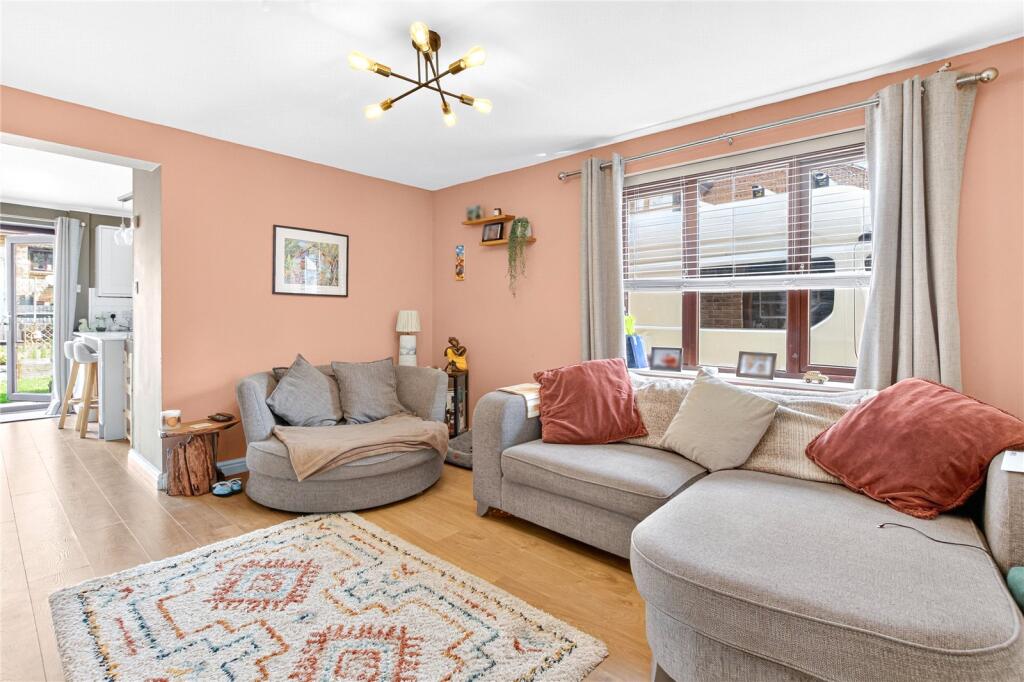 House in Winkfield, Bracknell Forest - More