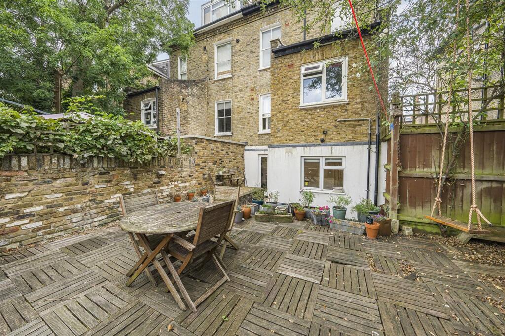 Apartment in Twickenham - View 2