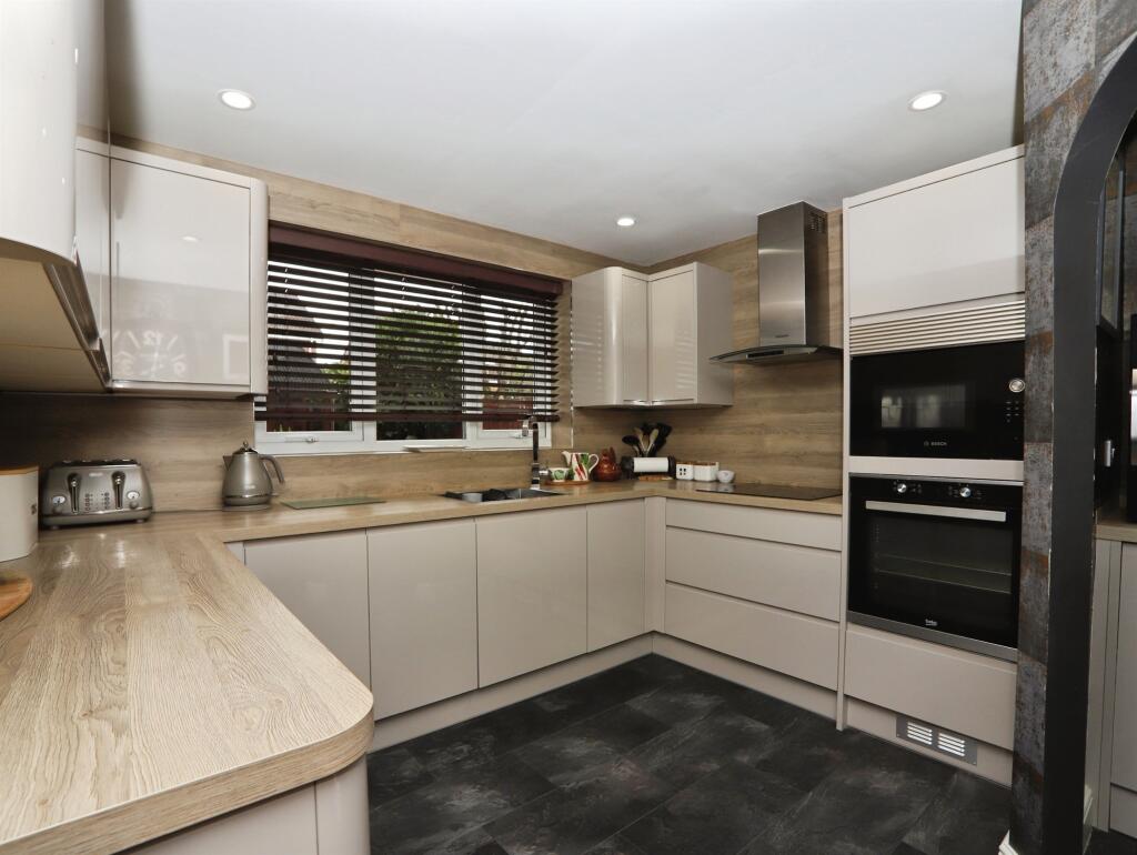 House in Cardiff, Hendredenny, Penyrheol Trecenydd & Energlyn - View 5