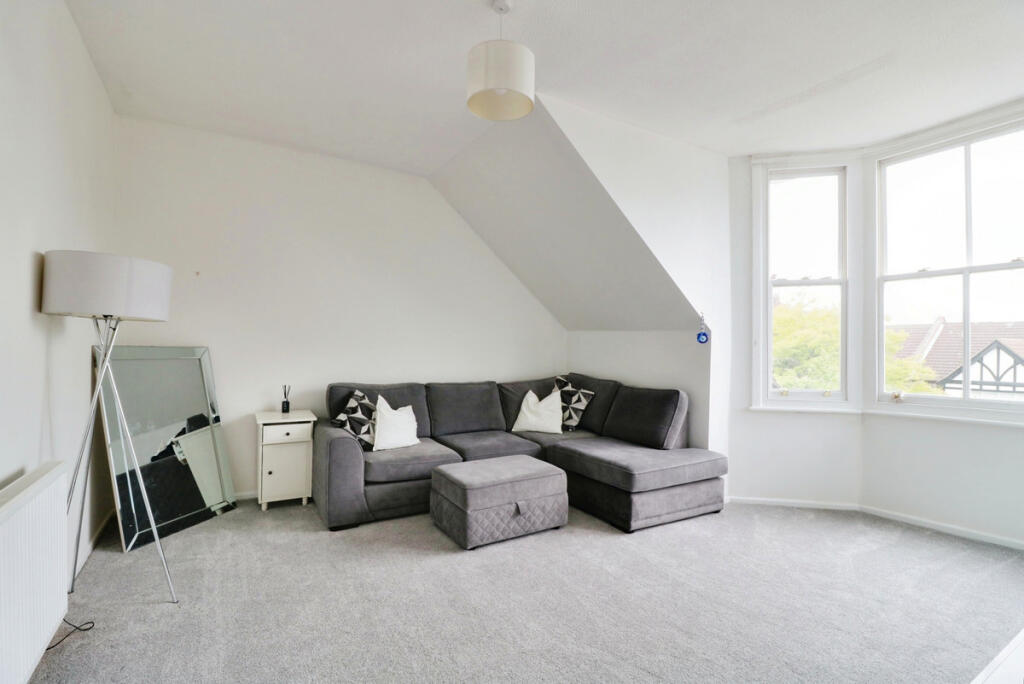 Apartment in Southend-on-Sea - View 2