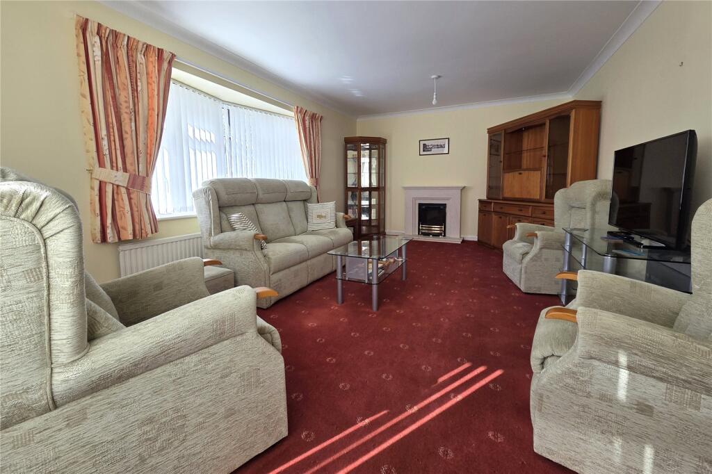 Pine Grove, Havant, Hampshire, PO9 photo 3