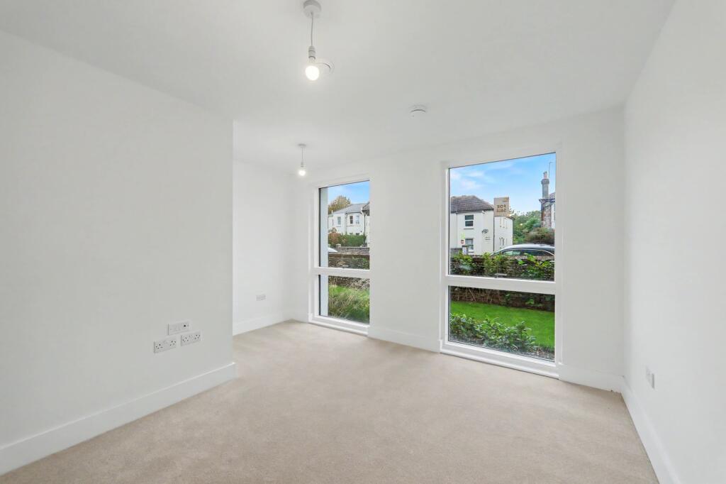 Apartment in Worthing, West Sussex - More