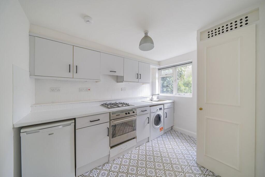 Apartment in London, Lot's Village, Brompton - View 4