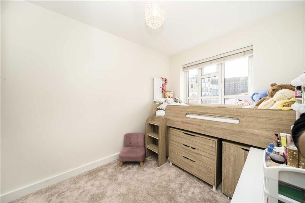 Apartment in London - More