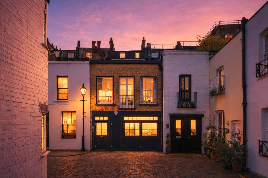 Main image of property: Victoria Grove Mews, Notting Hill, W2