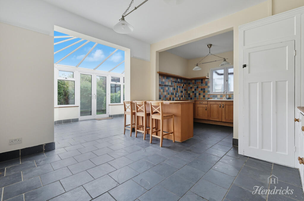 Thorpe Hall Avenue, Southend-on-sea, SS1 3 photo 4