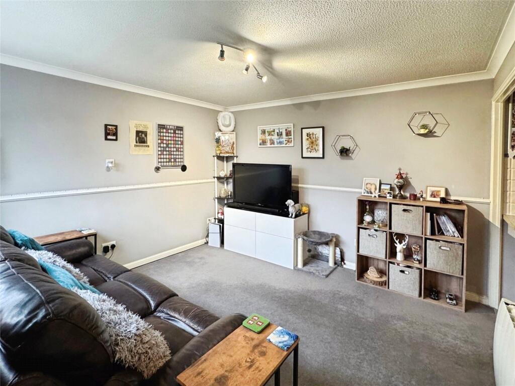 Harvard Close, Woodley, Reading - View 2