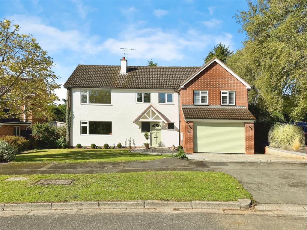 4-bed detached on The Fairways, Leamington Spa, £900,000