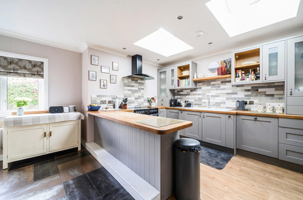 House in Gloucester - View 5