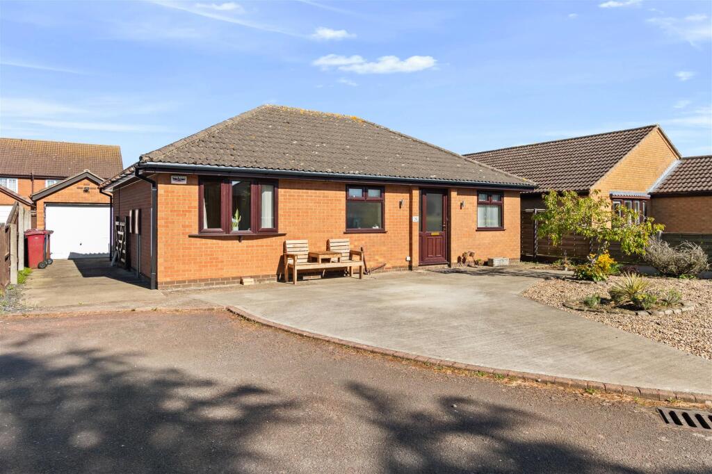 Main image of property: 28 Woods Meadow, Hibaldstow, Brigg, North Lincolnshire, DN20 9ES