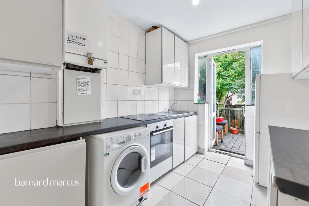 House in London - View 2