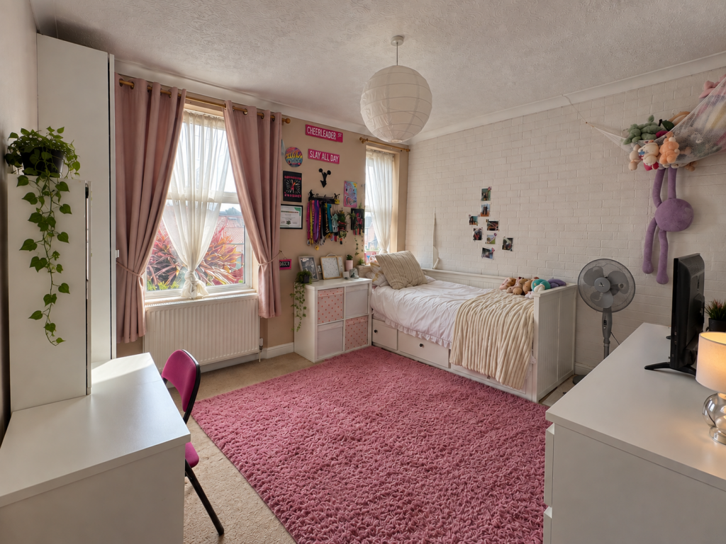 House in Southampton, Hollybrook - More