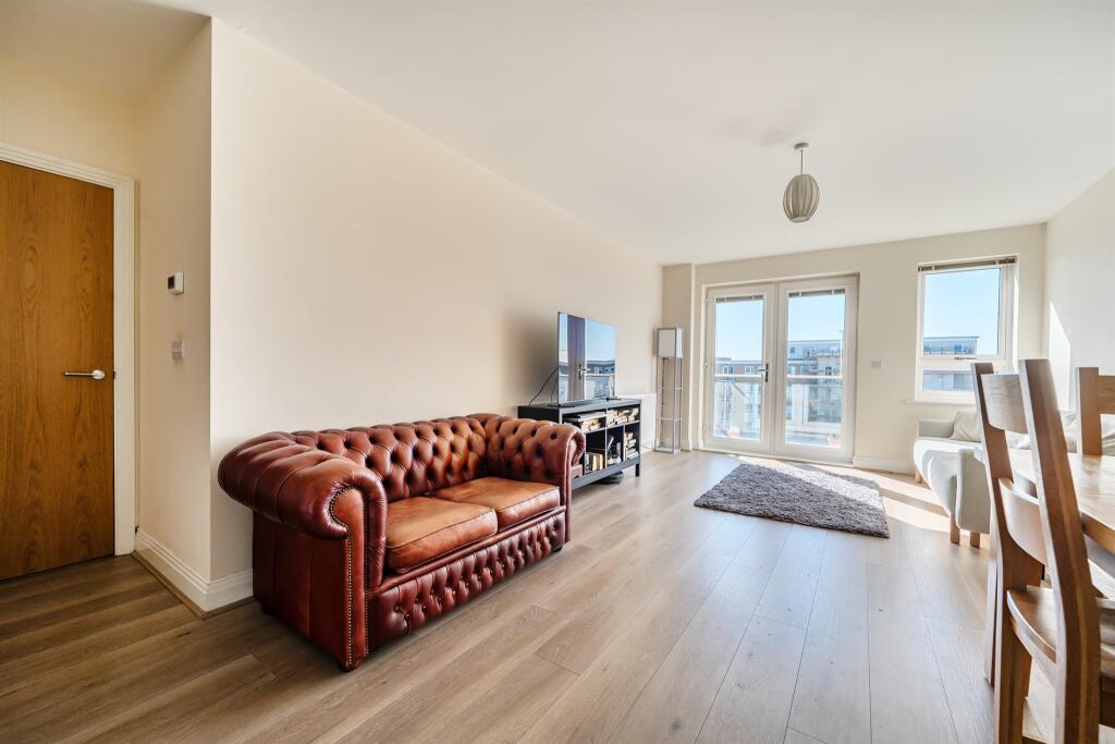 Apartment in Slough, Windsor and Maidenhead - View 4