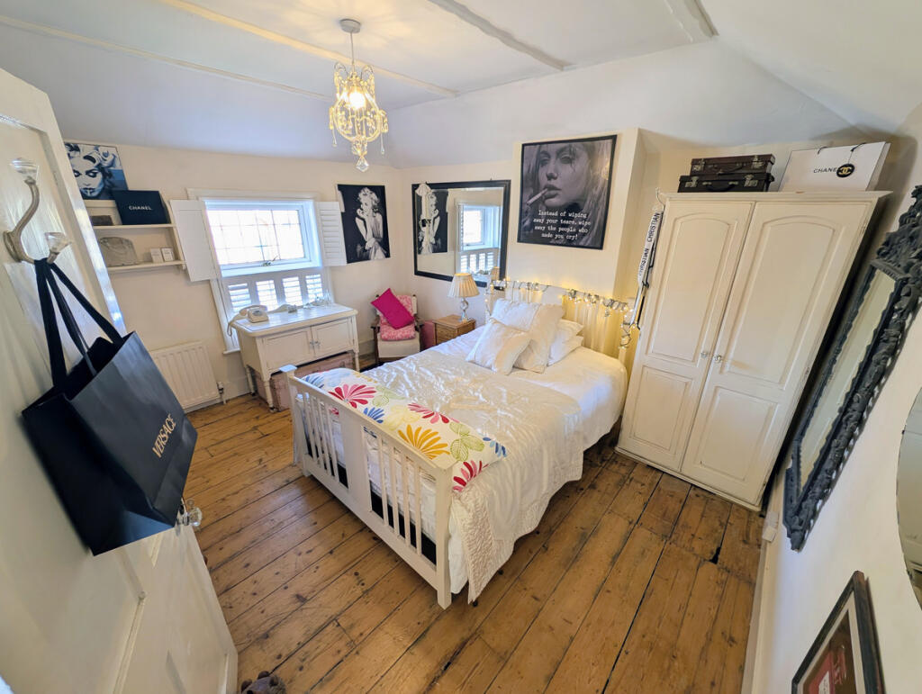 House in Shanklin, Lower Hyde, Luccombe - More
