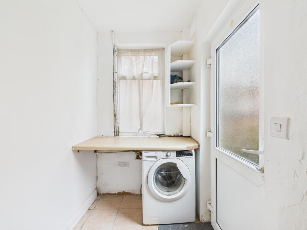 Main image of property: Fosse Road South, Leicester, LE3