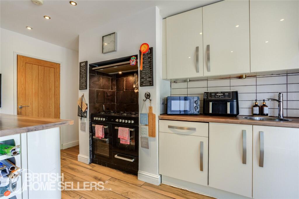 House in Wakefield - View 5