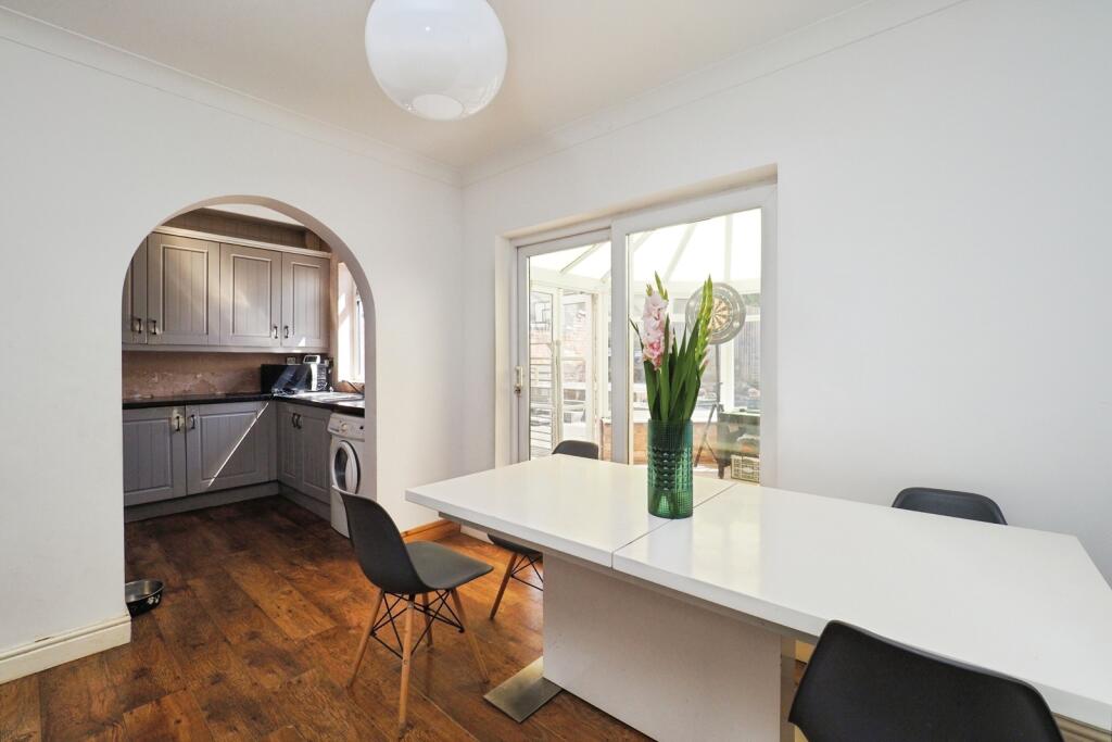House in Nottingham, Bakersfield - More