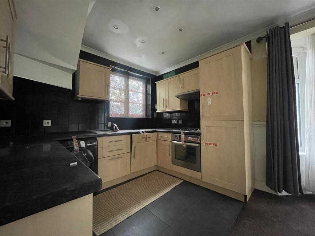 House in London - View 2