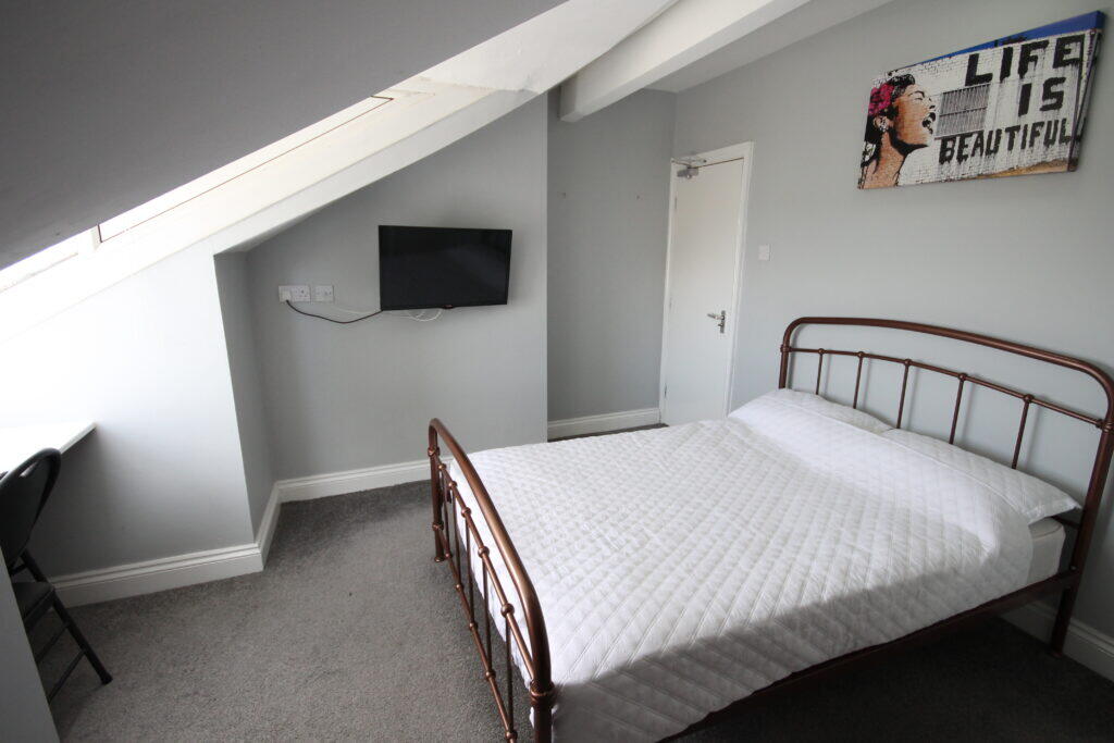 6 bedroom terraced house for rent