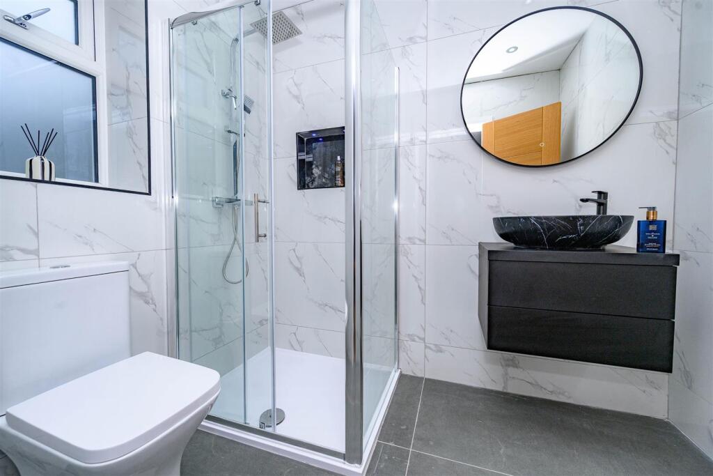 House in Watford, Tudor Estate, Garston - More
