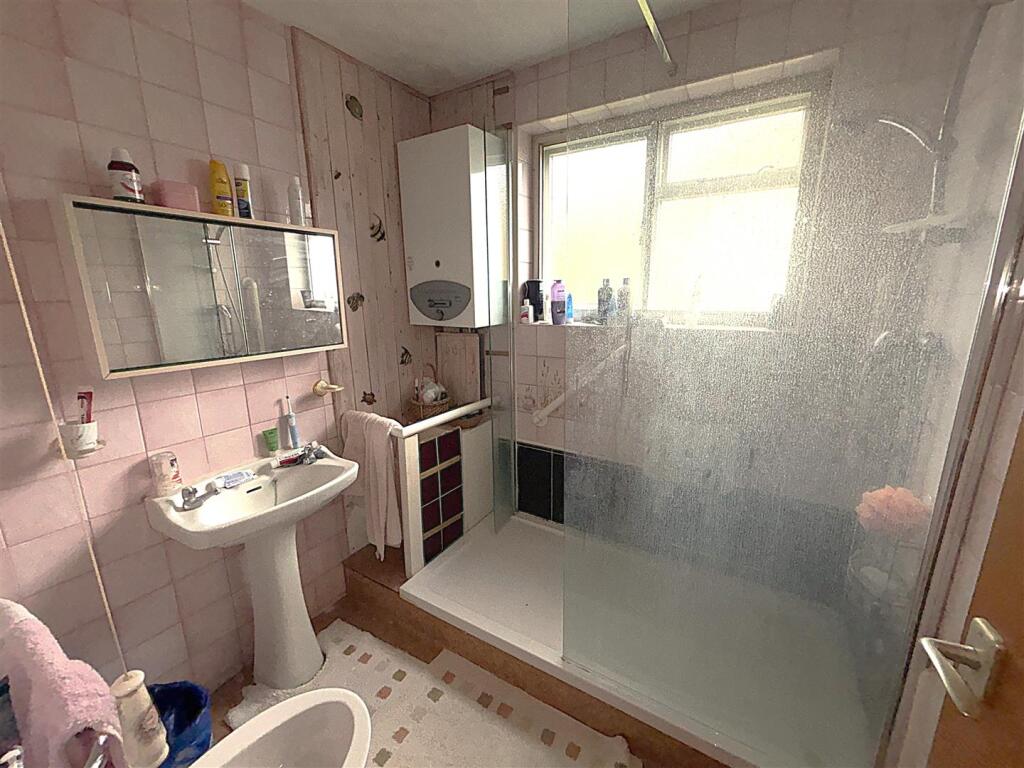 Apartment in London, Shortlands - View 5