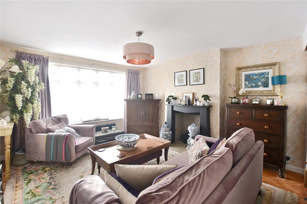 House in Bexley, Hurst, Albany Park - View 3