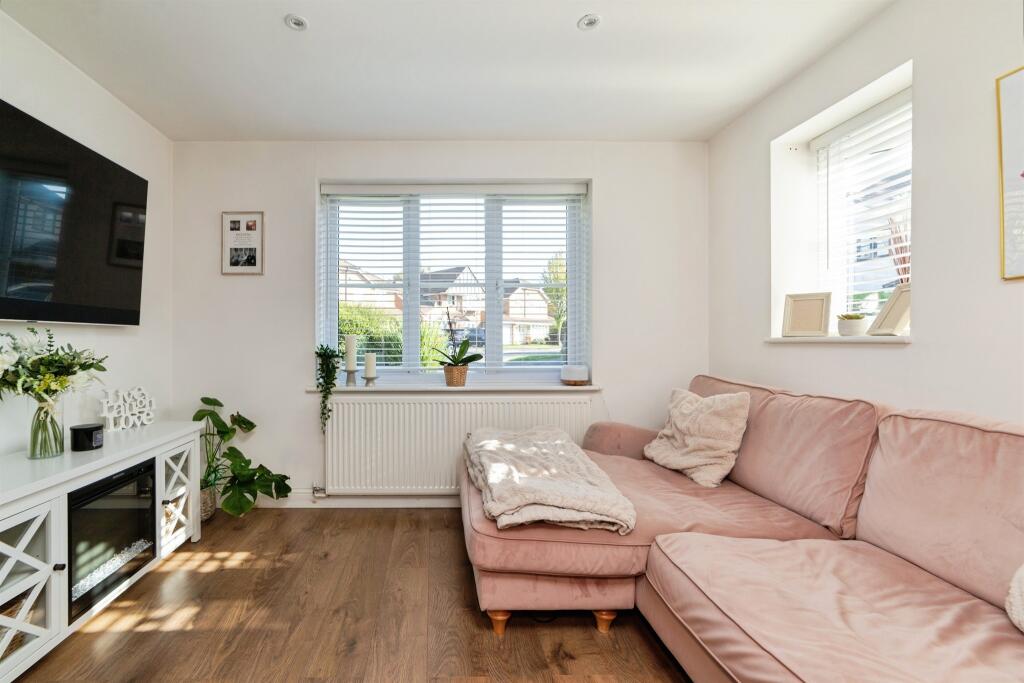 House in Letchworth, Hertfordshire - More
