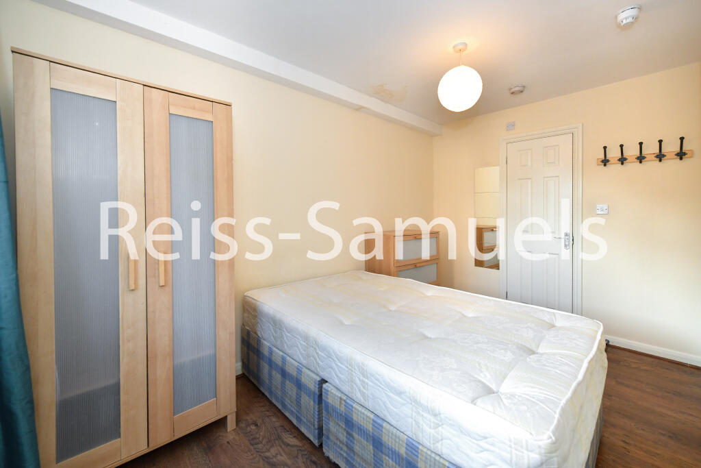 6 bedroom semi-detached house for rent
