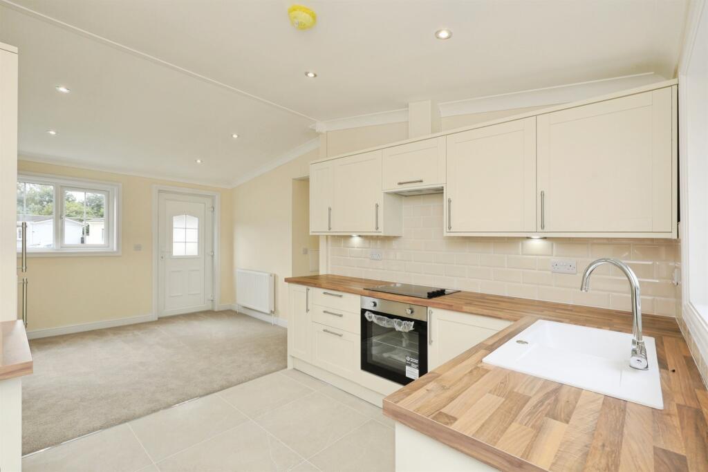 Newcastle Avenue, Worksop photo 2