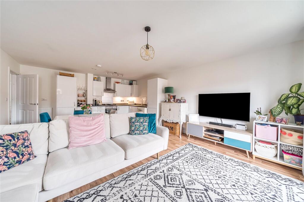 Apartment in Elmbridge, Hersham - View 4