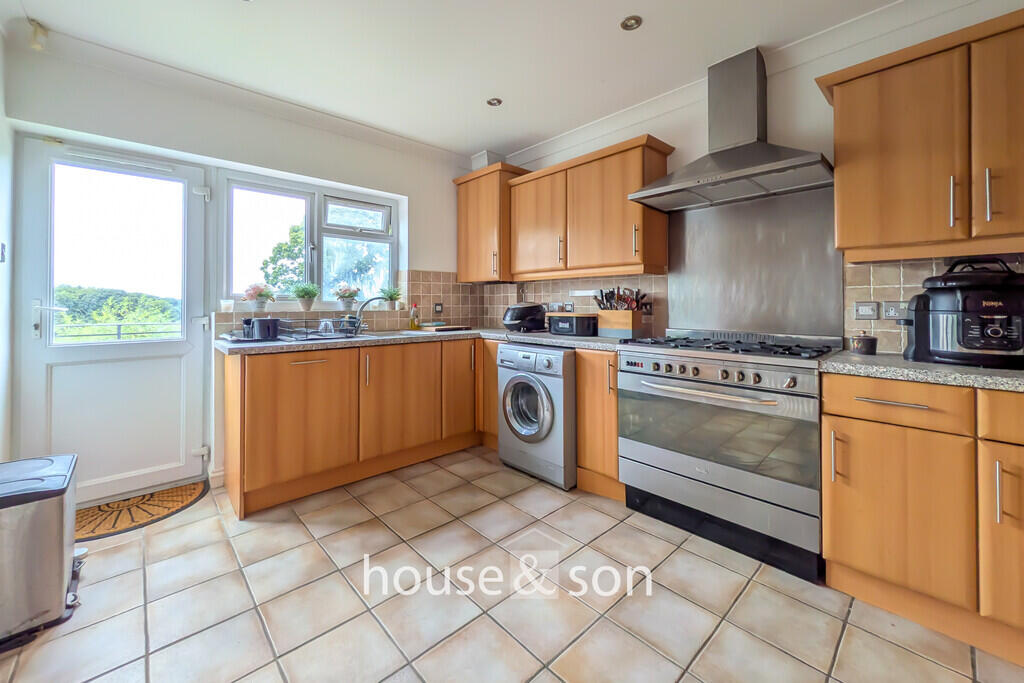 Feversham Avenue, Bournemouth photo 4