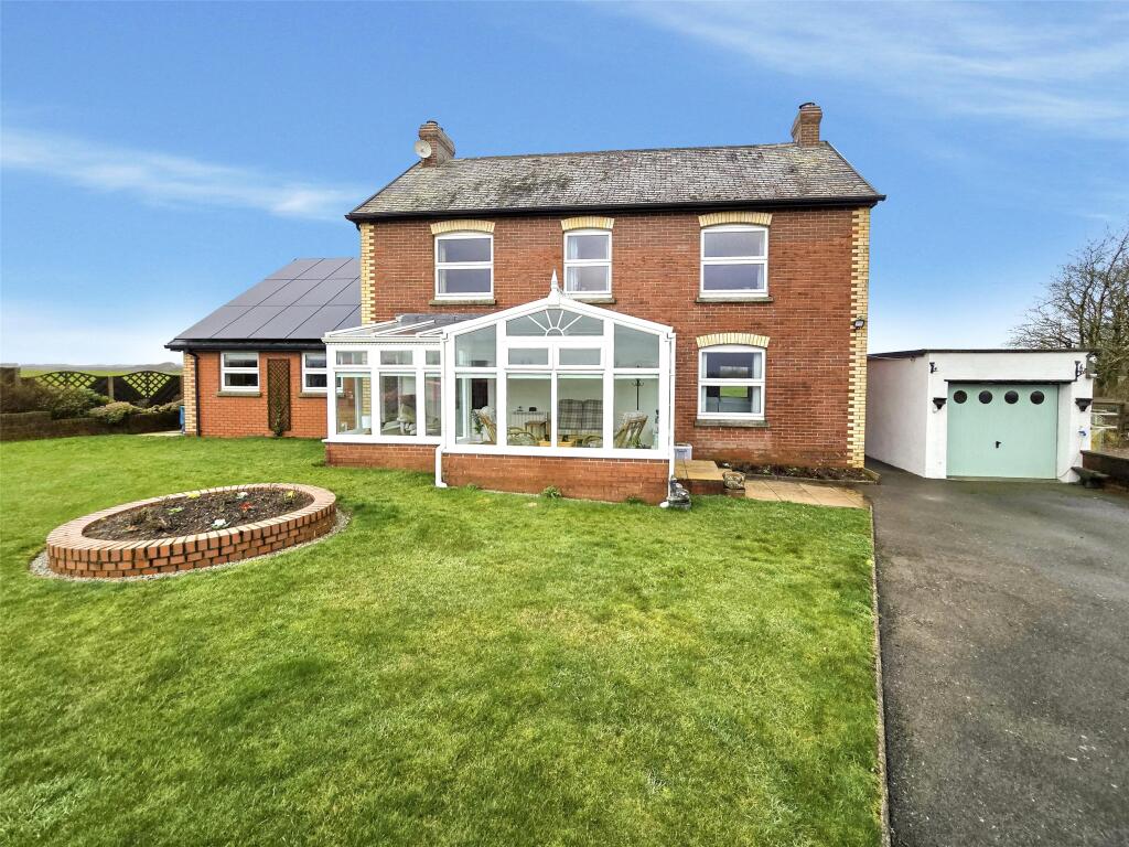 3-bed detached on Chilsworthy, Holsworthy, Devon, EX22, £595,000