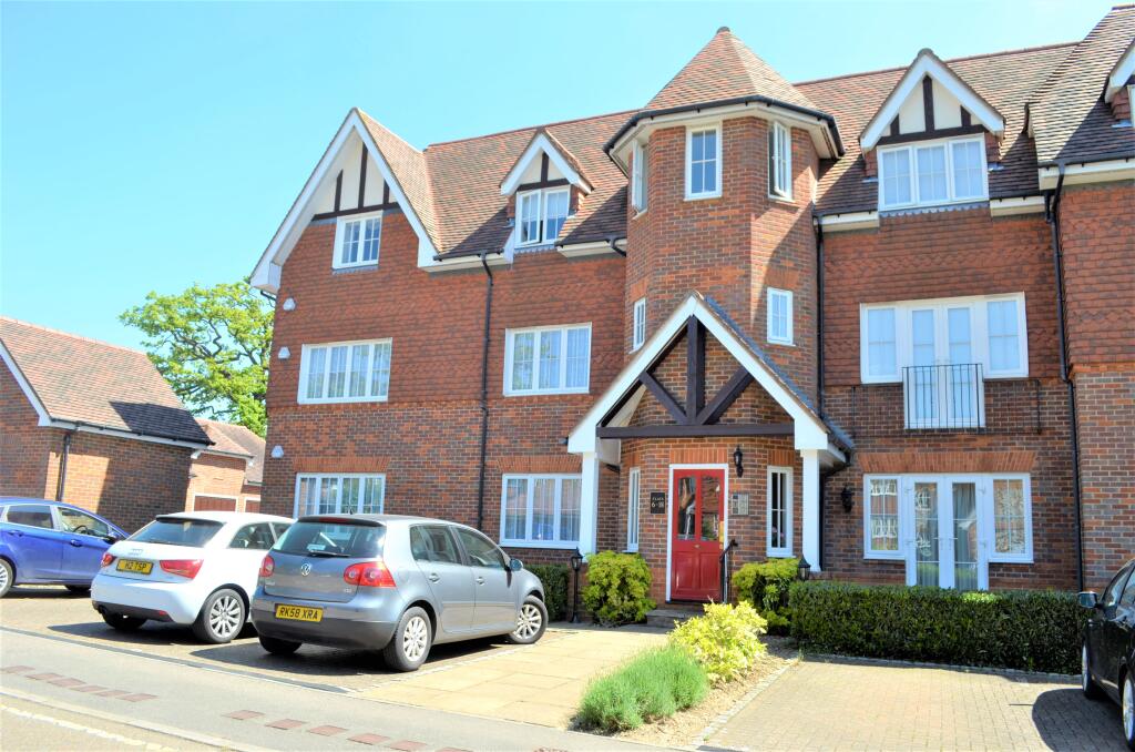 Main image of property: Oakfield Close, Amersham, Buckinghamshire, HP6